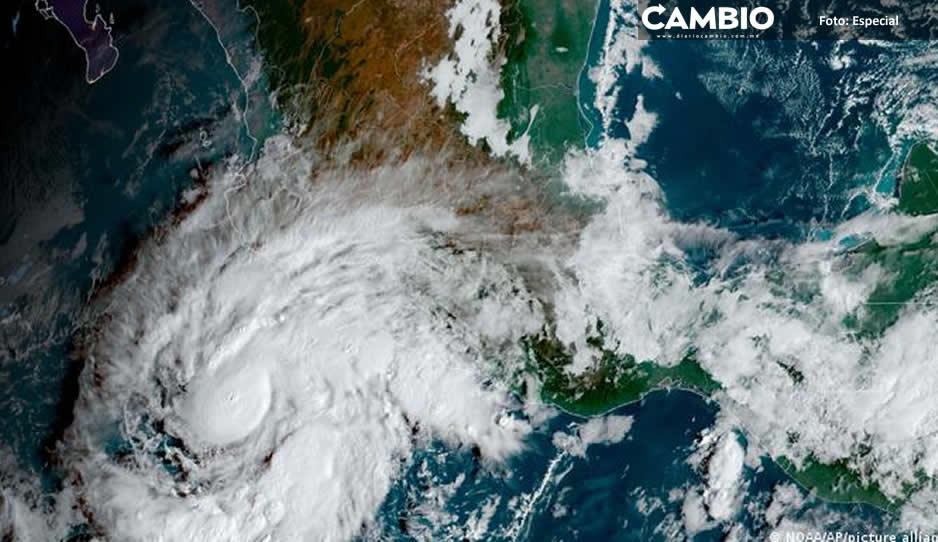 Roslyn se intensifica a huracán de categoría 3 cerca de la costa de México