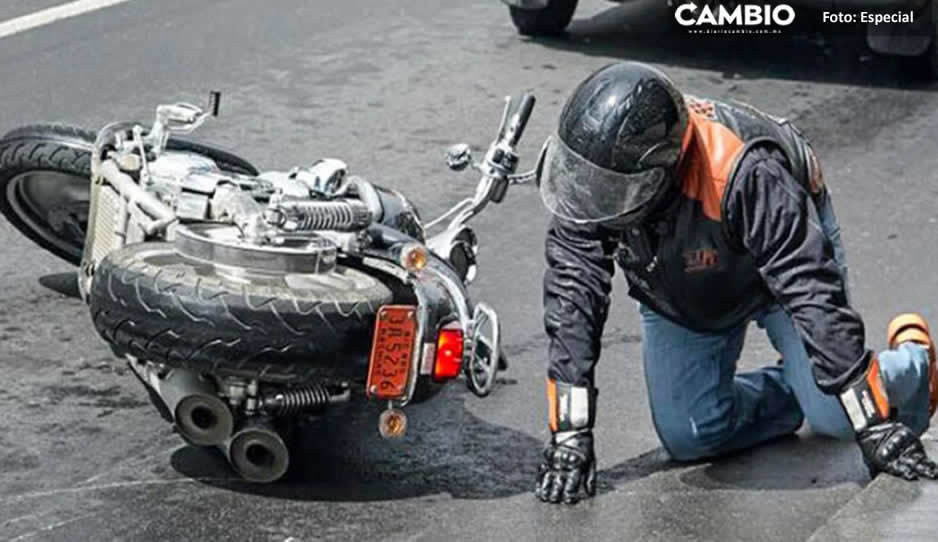 Balacean a pareja de motociclistas en Chietla; joven se debate entre la vida y la muerte