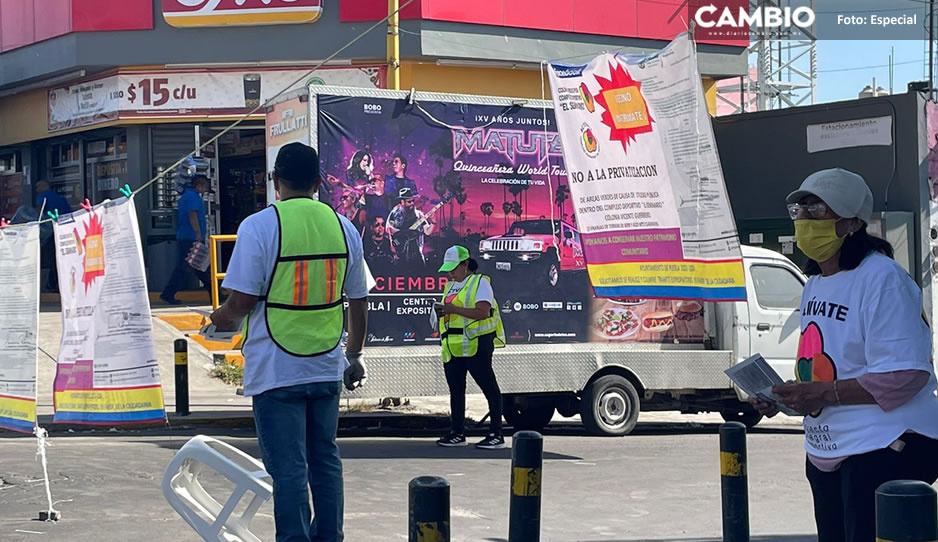 Poblanos bloquean calle Independencia; exigen defender terrenos del Campo Seminario