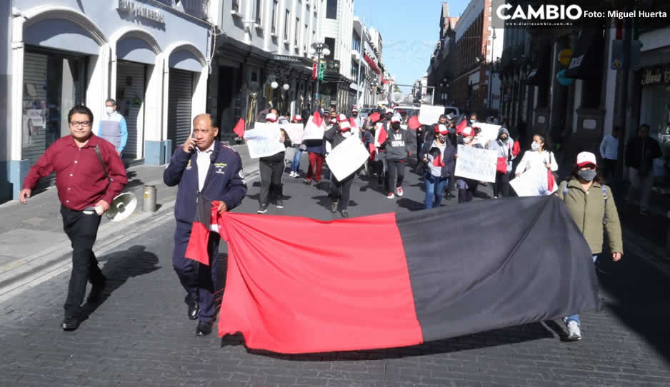 Estalla la huelga en Talavera de Uriarte; trabajadores cuelgan banderas rojinegras