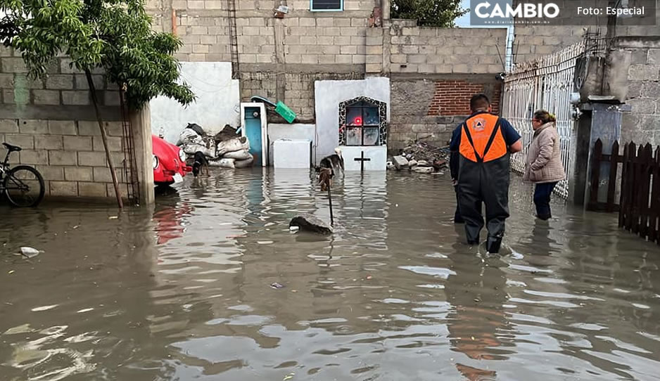 Fuertes lluvias dejan casas inundadas en Puebla (VIDEO)