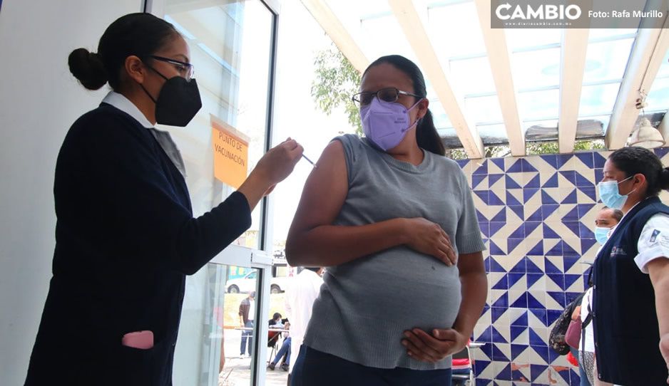 Arranca vacunación antiCovid para embarazadas en Puebla (VIDEO)