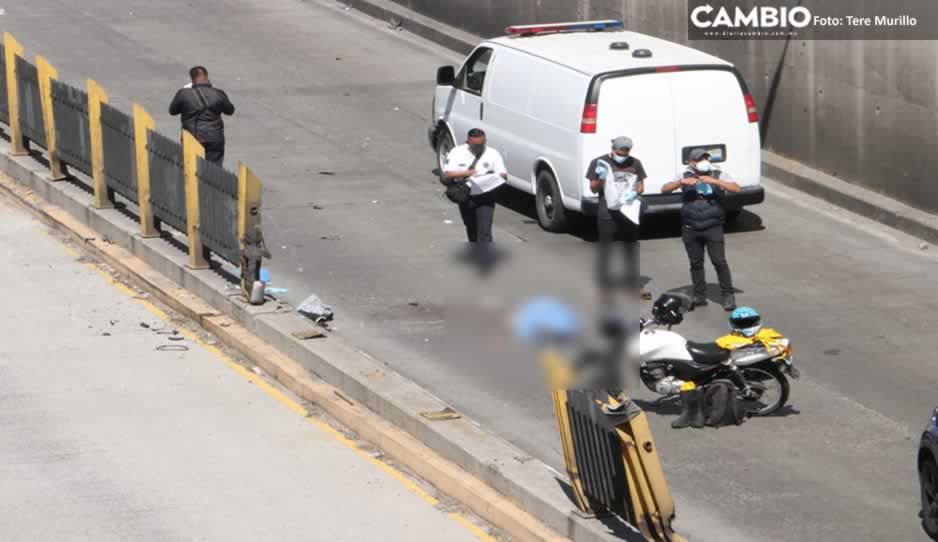 Muere joven motociclista tras ser atropellado en el distribuidor Juárez-Serdán