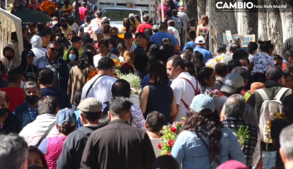 Poblanos atiborran Panteón Municipal por el Día de Muertos (FOTOS y VIDEO)