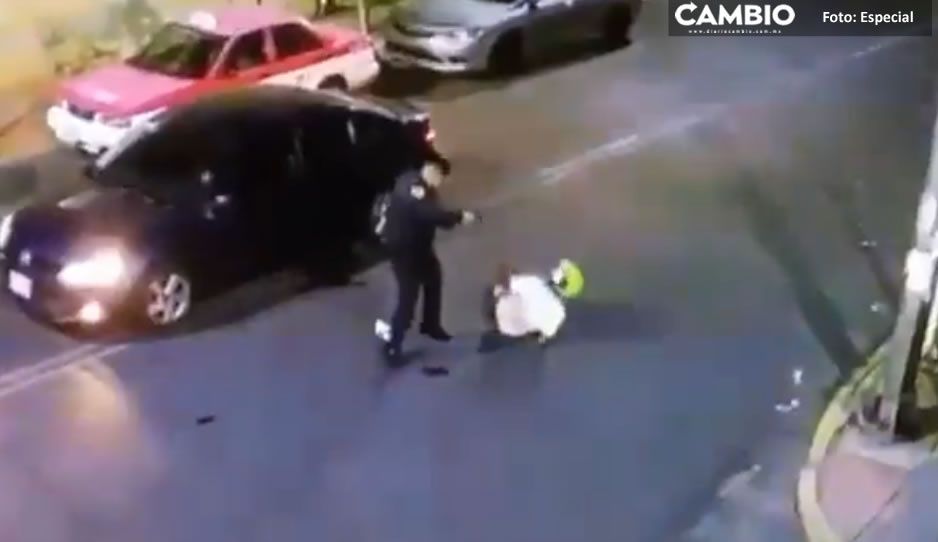¡Cómo de película! Policía evita asalto a automovilista y se vuelve viral (VIDEO)