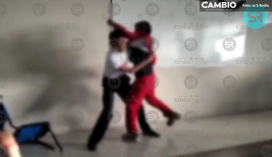 ¡No entienden! Estudiantes se “deschongan” en secundaria de Puebla (VIDEO)