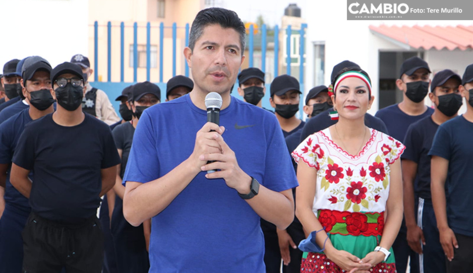 “En el Centro no puede haber ambulantes”, dice Lalo tras confiscar mercancía a comerciante de Huauchinango
