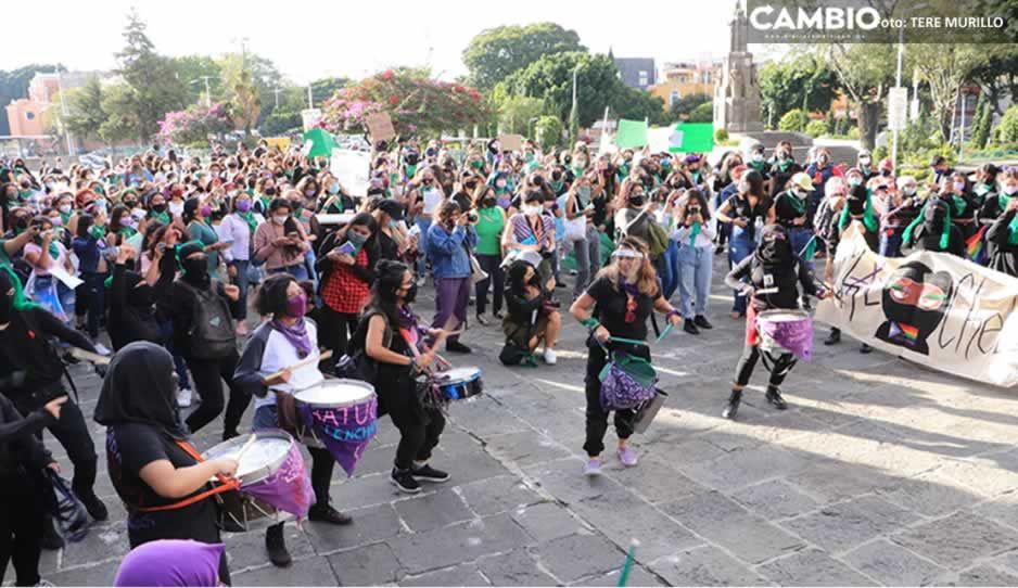 VIDEO: Feministas se concentran en Casa Aguayo para iniciar marcha a favor del aborto