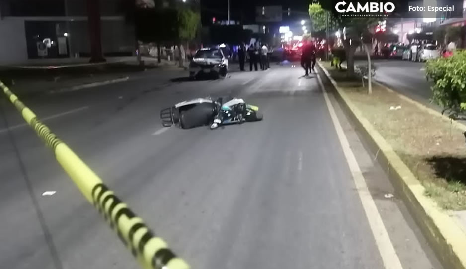 Motociclista muere tras dar vuelta prohibida y chocar vs auto en Tehuacán