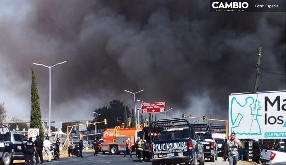 VIDEO Y FOTOS: Fuerte incendio devora a fábrica textil en Bulevar Atlixco
