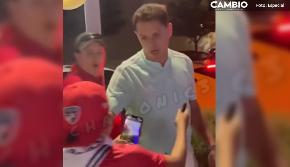 ¿Ese es tu ídolo? Chicharito se niega a tomar una foto con un niñito (VIDEO)