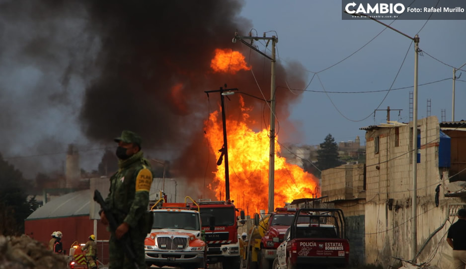 Tras 15 horas de la explosión, sigue ardiendo fuga de huachigas en Xochimehuacan (VIDEO)