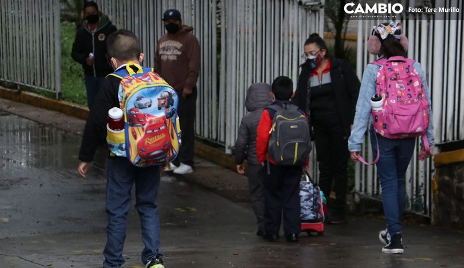 Caos vial y aglomeraciones en transporte público; así es el regreso a clases presenciales (VIDEO)