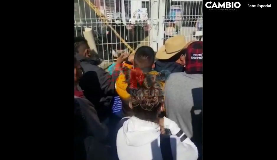 Abuelitos de Tehuiloyocan se enfurecen por no alcanzar vacuna AntiCovid; exigen una explicación (VIDEO)