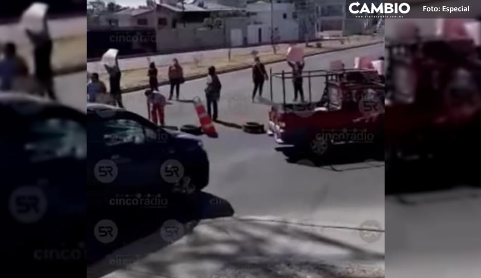 Bloquean Avenida Las Torres para exigir mantenimiento en Centro Comunitario Atlixcayotl
