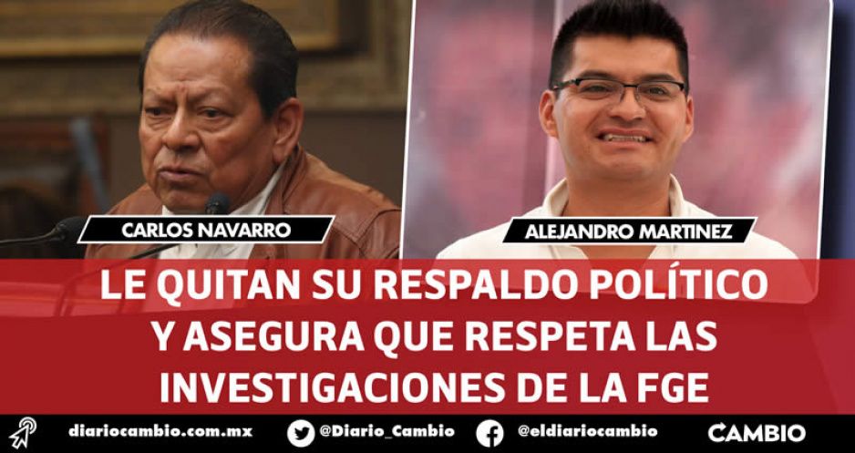 Carlos Navarro le da la espalda al alcalde de Quecholac tras su detención por la FGE