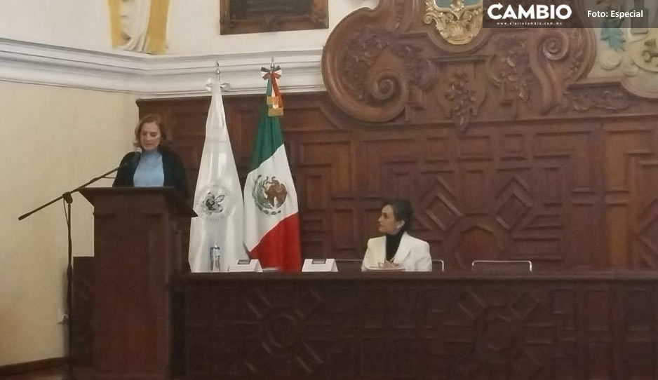 Beatriz Gutiérrez Müller imparte clase magistral sobre la arquitectura de la BUAP