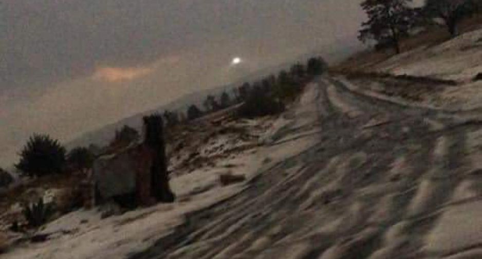 Fuerte granizada pinta de blanco Santa Catarina Los Reyes (FOTOS)