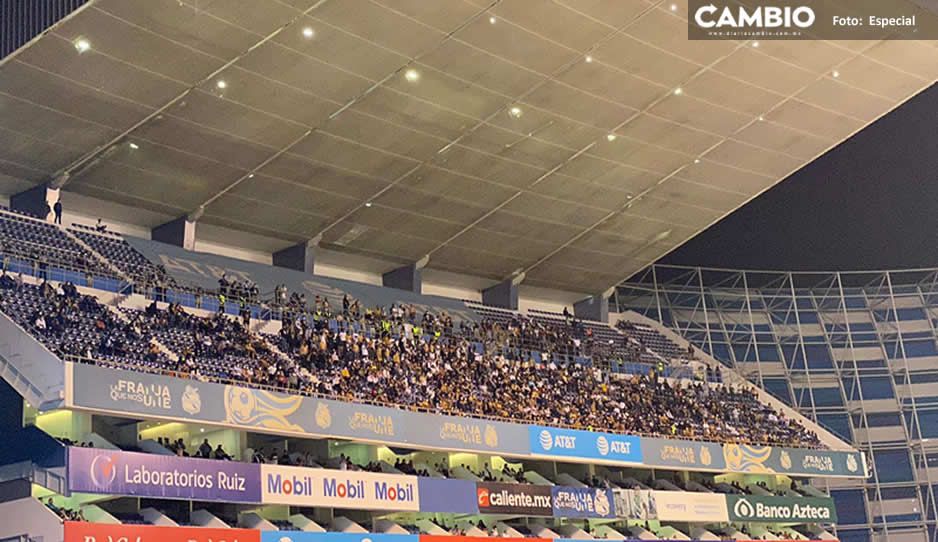 Aficionados del Pumas desafían al COVID y aglomeran el Cuauhtémoc