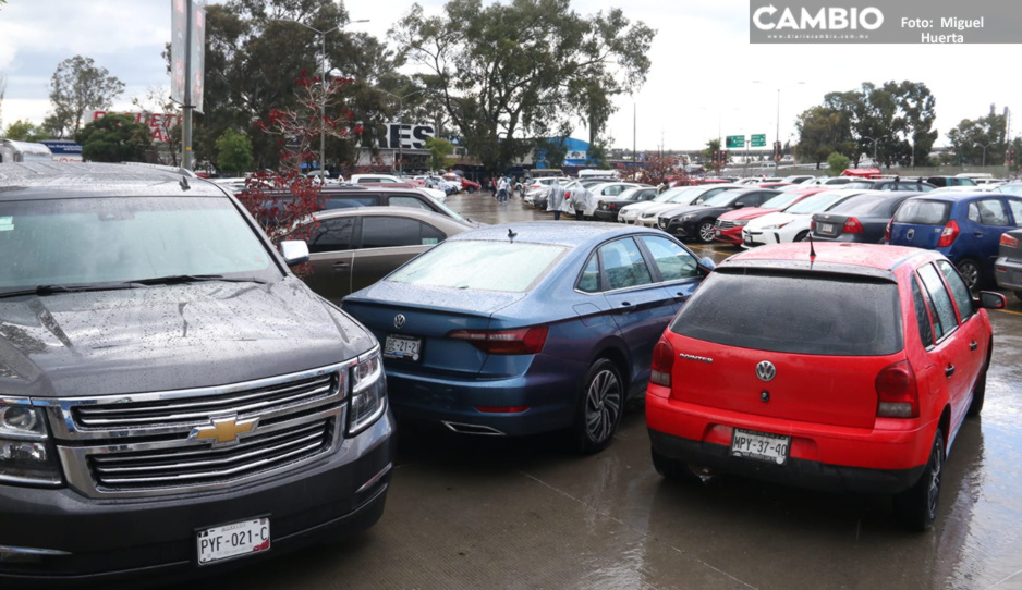 ¡Tranzas! Franeleros de la 28 de Octubre cobran hasta 200 pesos de estacionamiento en el Cuauhtémoc