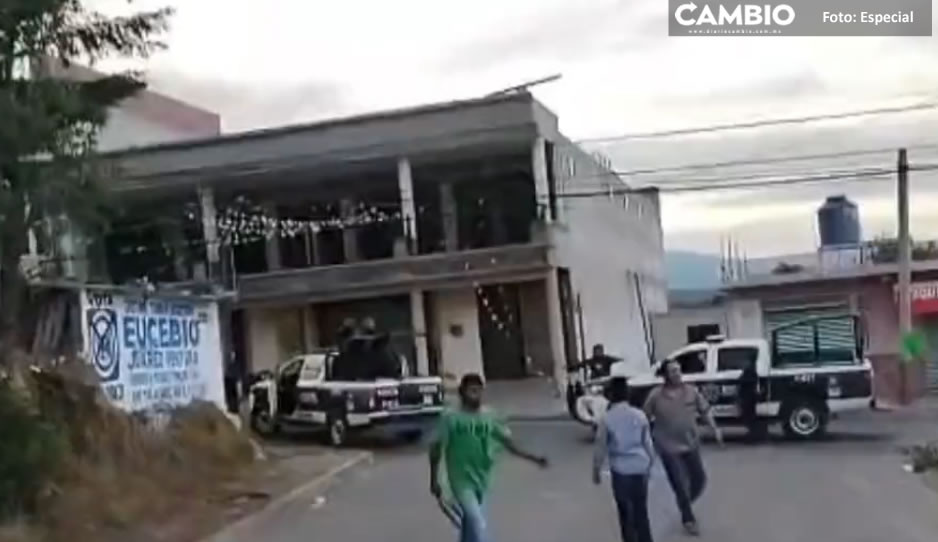 Riña genera detonaciones de arma de fuego durante jaripeo en Tlahuapan (VIDEO)