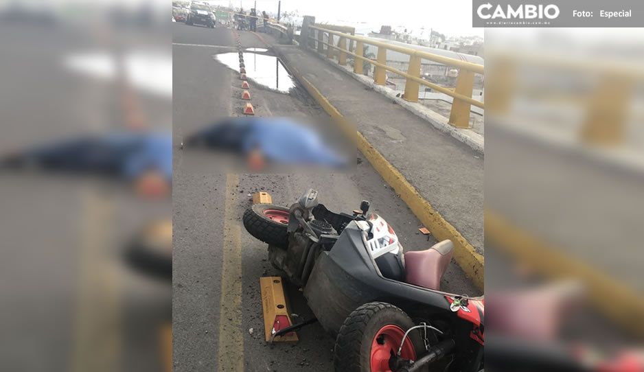 ¡Tragedia! Muere desangrado tras derrapar su motocicleta en la autopista México-Puebla