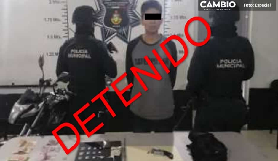 Policías detienen a narcomenudista; llevaba cristal, marihuana y cocaína en Atlixco