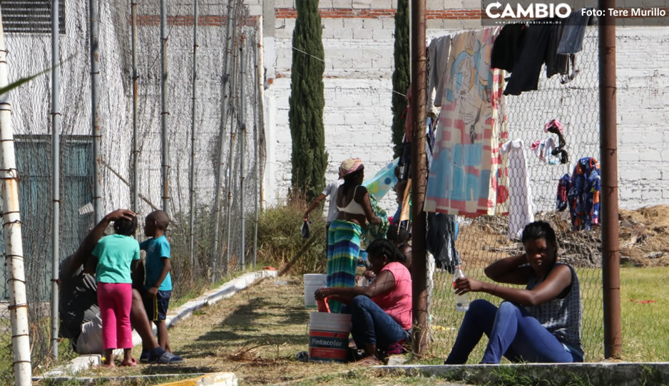 Alerta Puebla! Decenas de migrantes centroamericanos se resguardan en el  Polideportivo Xonaca (VIDEO)