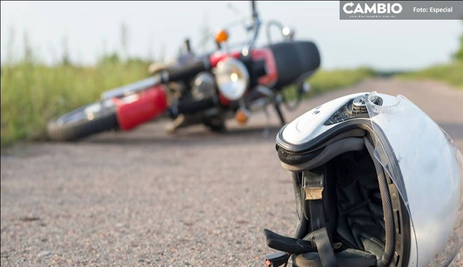 Por echar carreritas, muere jovencito ebrio al chocar en moto en Huaquechula
