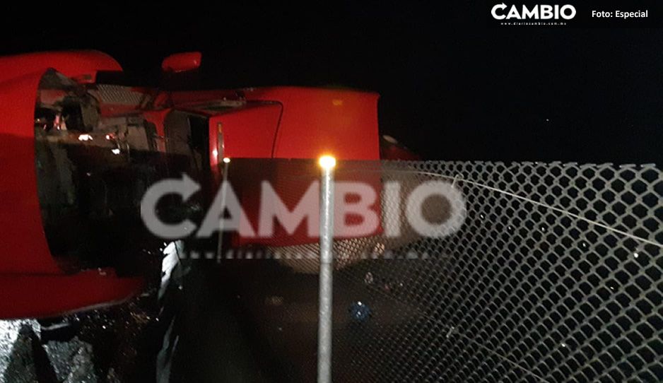 Volcadura de pipa deja bloqueada autopista México-Tuxpan, transportaba 45 mil litros de gas 