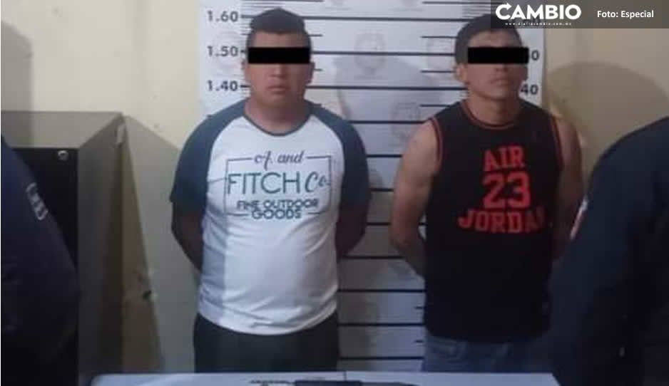 Detienen a dos narcomenudistas con mercancía y un arma calibre 20 en Chiautzingo