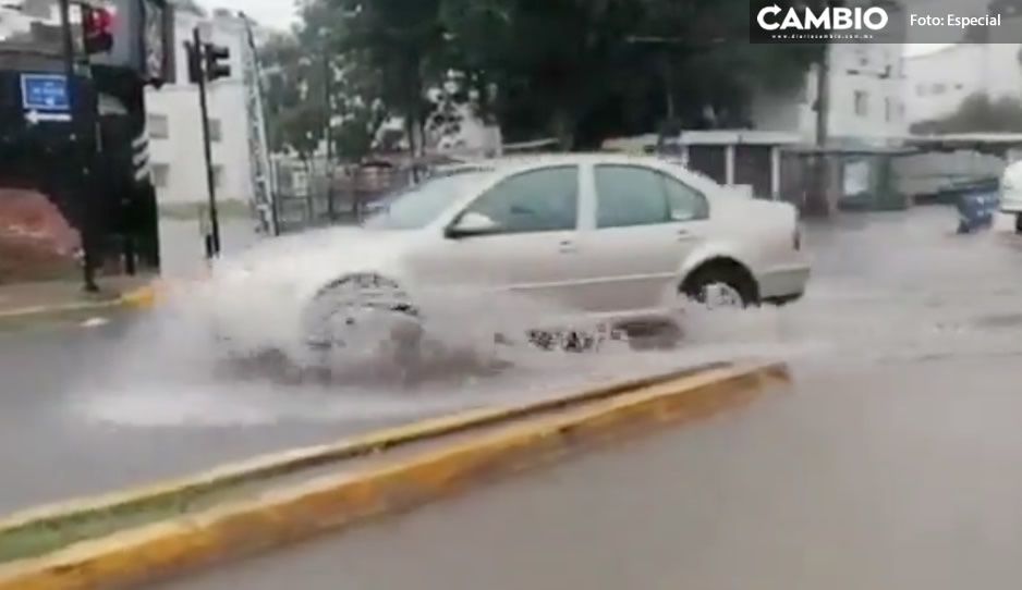 A Claudia se le olvidaron las alcantarillas; Boulevard Xonaca queda bajo el agua, tras intensas lluvias (VIDEO)