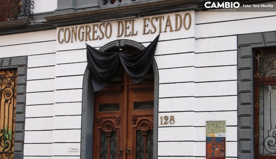 congreso con moño.jpg
