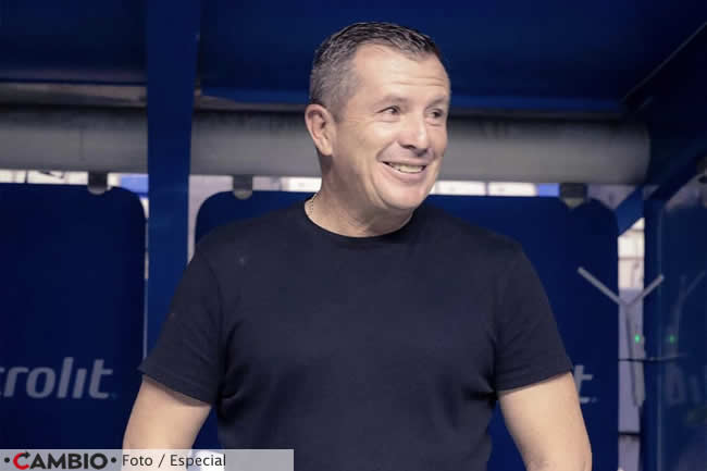 ricardo carbajal club puebla entrenador interino