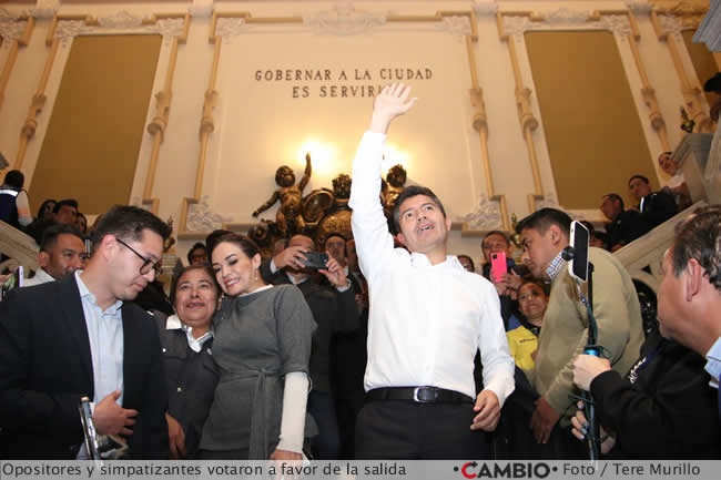 eduardo rivera deja alcaldia de puebla pelea gubernatura salida