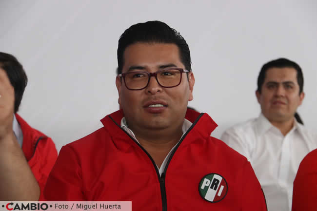 diputados que abandonan la bancada priista en puebla nestor camarillo