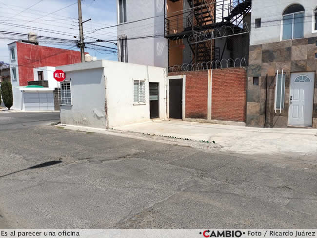 vecino gandalla el cerrito banqueta oficina
