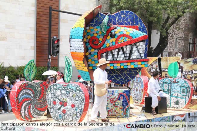 desfile 5 de mayo puebla participacion carros alegoricos cultura