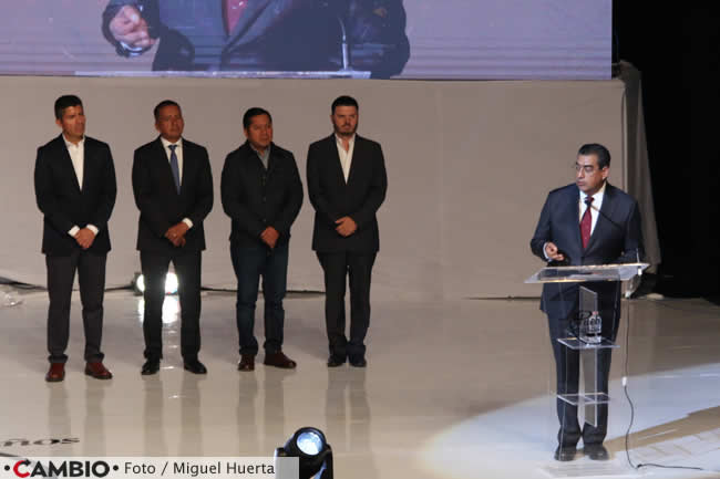 entrega premios puebla agradece sergio salomon