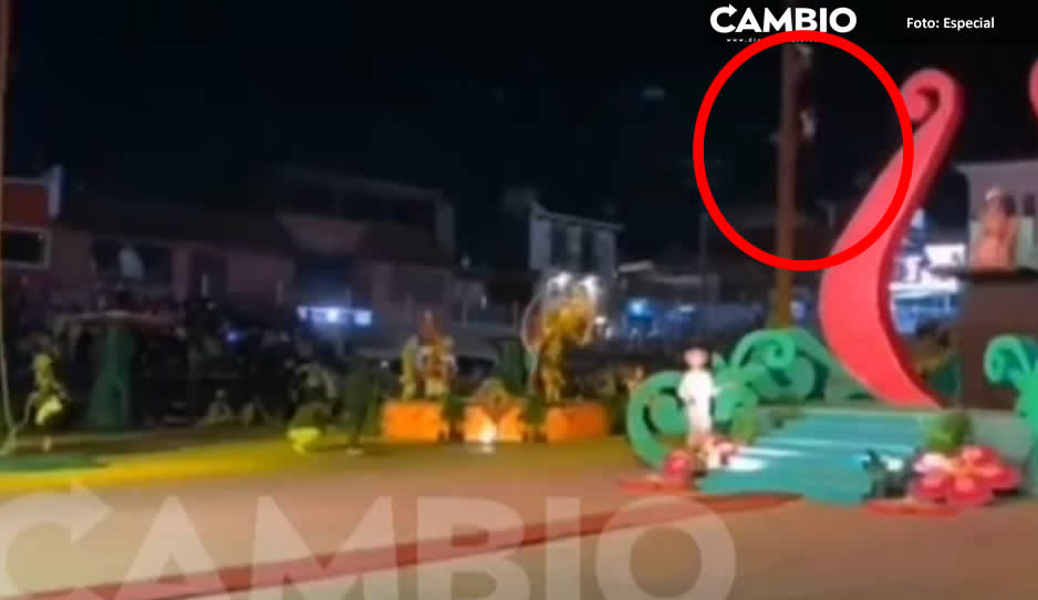 Mujer danzante muere al caer de 20 metros en Carnaval de Huauchinango (FUERTE VIDEO)