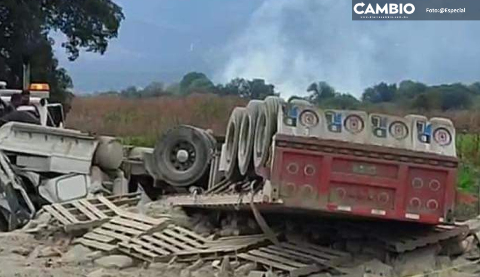 Volcadura de camión de carga deja un muerto sobre la Cuacnopalan-Oaxaca