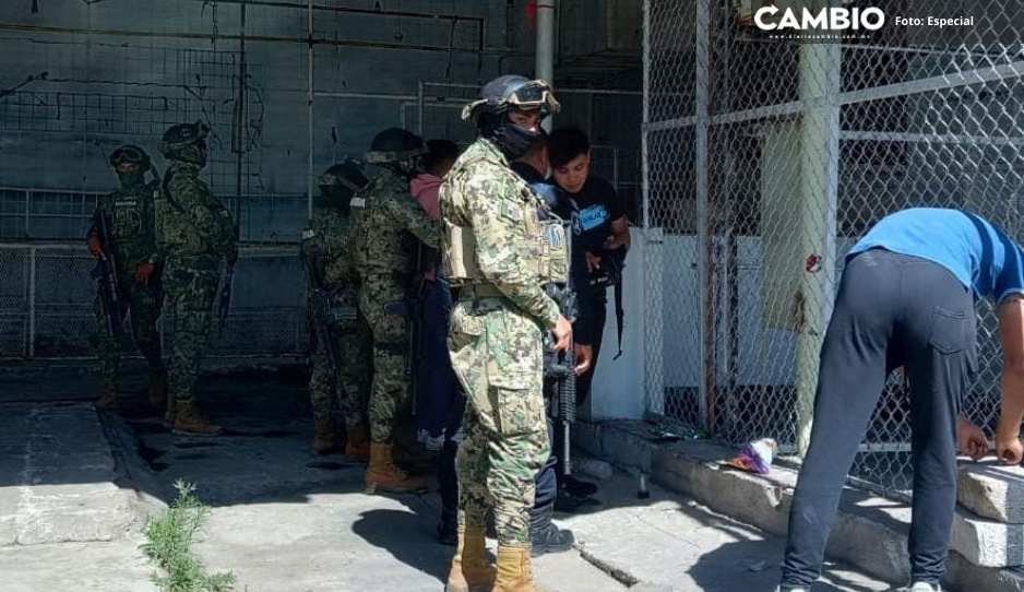 Ejército Mexicano y Policía Estatal realizan operativo en tianguis de Texmelucan