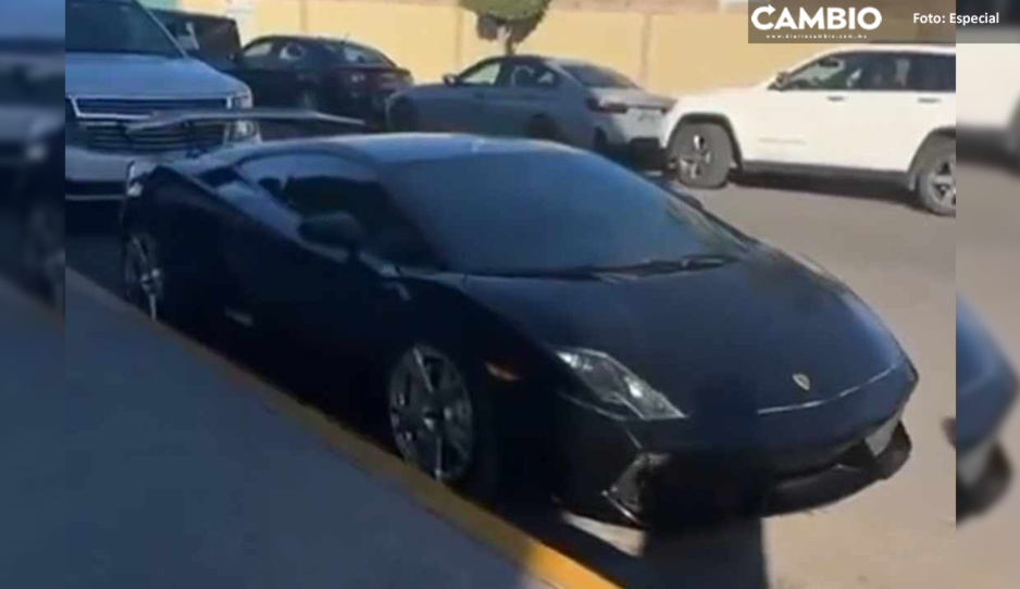 Evidencian a Doctor en derecho por estacionar mal su Lamborghini en Puebla (VIDEO)
