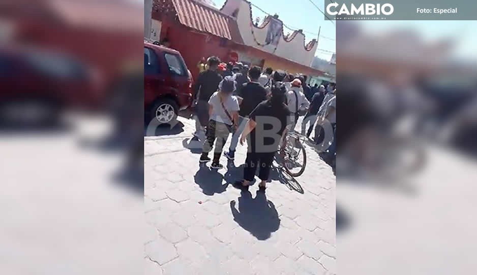 Comerciantes en Amozoc casi linchan a ladrón por intentar asaltar a taquero (VIDEO)