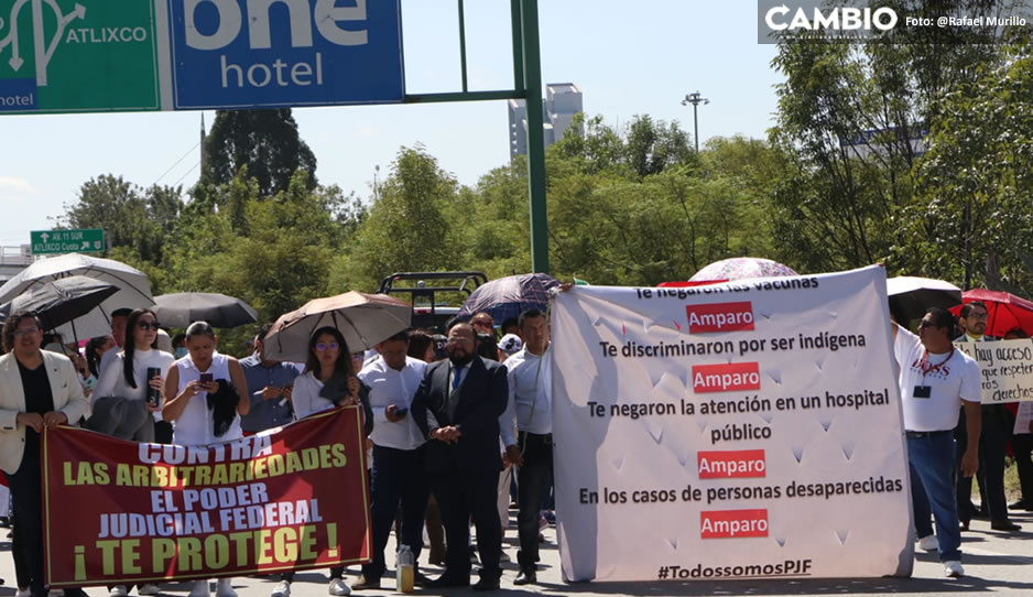 Trabajadores del Poder Judicial desquician Puebla con bloqueo en Periférico Ecológico
