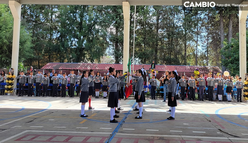 Padres de familia exhiben irregularidades en escuela de Texmelucan