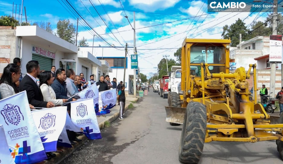 Filomeno Sarmiento da banderazo de rehabilitación de calle en Cuautlancingo