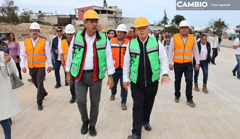 Sergio Salomón y Carlos Peredo supervisan la construcción de la nueva Central de Abastos de Teziutlán