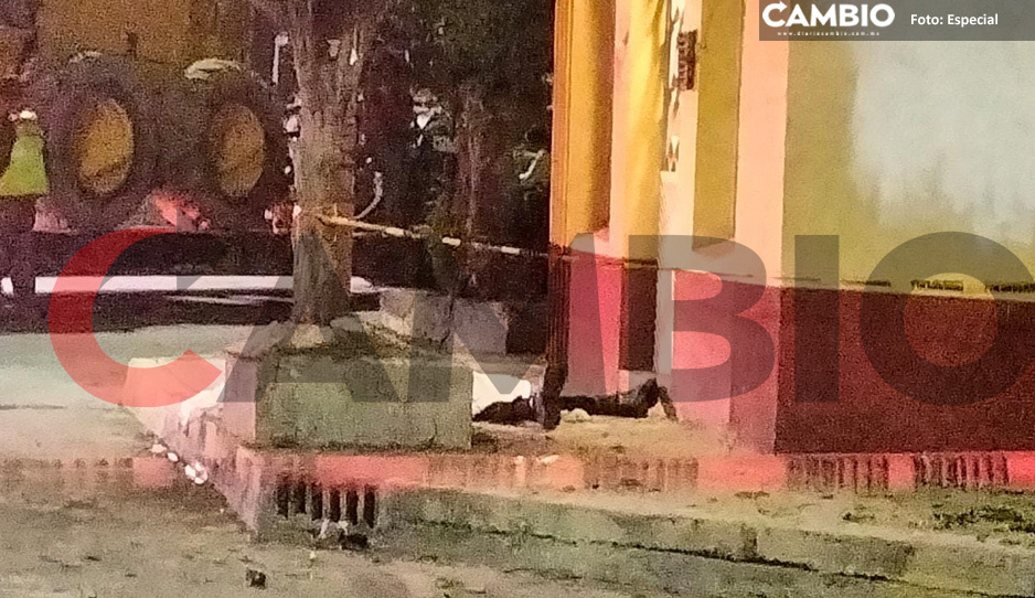 ¡Lamentable! Muere motociclista al caerle encima un poste en la colonia Amor