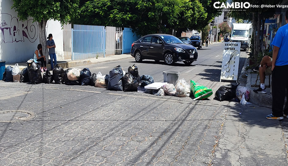 ¡No hay remedio! Cierran calles en Tehuacán por falta de recolección de basura